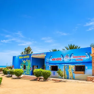 stand de réservation d'activités nautiques, jet-ski... au AMC Royal à Hurghada en Egypte