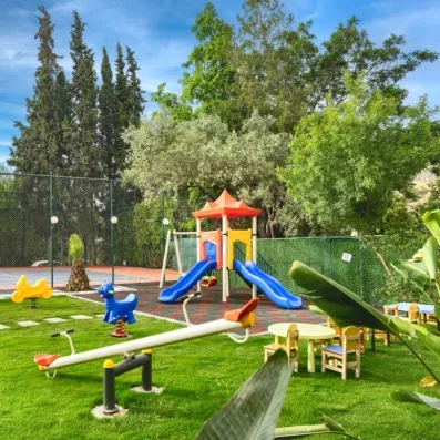 aire de jeux en extérieur pour les enfants