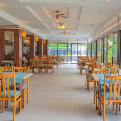 restaurant buffet en intérieur