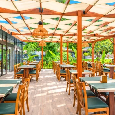 restaurant extérieur en terrasse