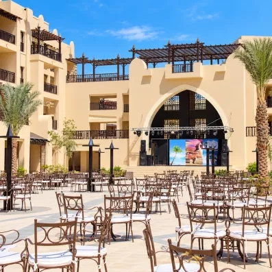 Théâtre extérieur et scène de spectacle, animations de soirée pour un séjour animé à Hurghada.