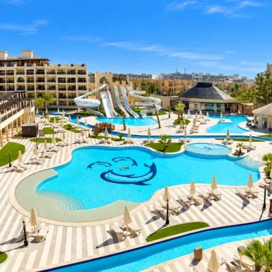 Hôtel Steigenberger Aqua Magic Hurghada, complexe luxe avec piscine et formule All Inclusive en Égypte.