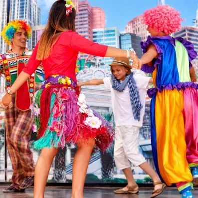 Club enfant et animations familiales lors d'un séjour tout compris au Steigenberger Aqua Magic, Égypte.