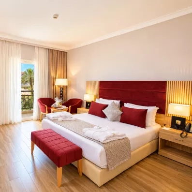 chambre raffinée et moderne avec lit double au Stella Beach à Hurghada en Egypte