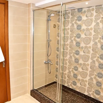 Salle de bains avec douche au Stella Beach à Hurghada en Egypte