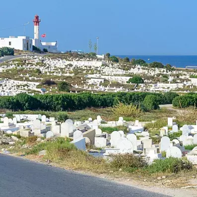 Cimetière marin de Mahdia, site paisible en bord de mer avec vue sur la Méditerranée