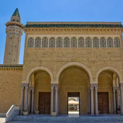Mosquée Bourguiba à Monastir, architecture arabo-musulmane et monument religieux emblématiq