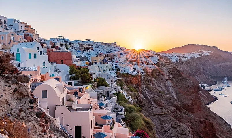 Village grec au coucher du soleil
