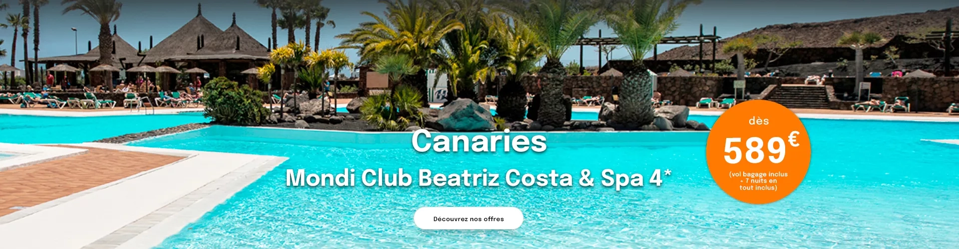 une piscine avec des palmiers aux Canaries avec une offre à 589€