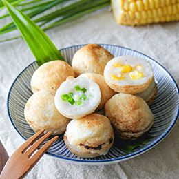 Ka Nom Krok, petites crêpes thaïlandaises à la noix de coco, spécialité de street food croustillante et fondante